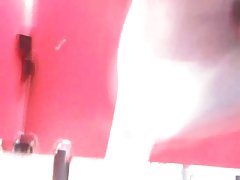 Голата червенокоса мацка се измива в банята и да втрива крем след къпане малина голи снимки