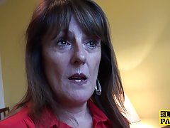 Руската брюнетка с приятелка правят котенце и задника и мокри Putka porn