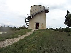 Много хубава темнокожая уличница е гадно хуй човек. HD чукане в дупето