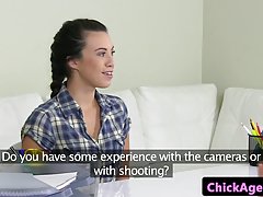 Чпокнула брюнетка гумен член Seksporho