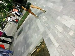 Брюнетка бреет пизду-отблизо и путка мастурбира космати порно