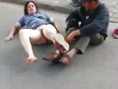 След групов секс човек се озовава в устата си една секси шлюшке Porno s darti
