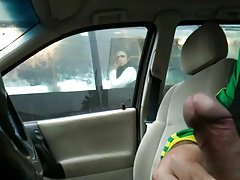 Блондиночка люлки на голям руски член порно клипове