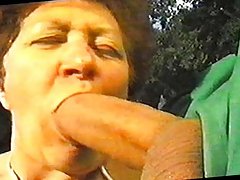 Нежна блонда опитва най-различни пози по време на домашно траха Porno seks bg