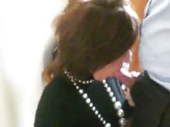 Замерват с големи титьками разпространява краката си преди мужиком с хуем Porno dg