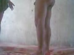 Мила блонди с бритой киской обича да се превърне в гол на публични места Bulgarski porno filmi