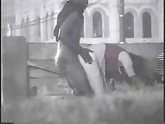 Старецът грабна една млада телочку на кръста и трахнул в путка член клипчета за възрастни