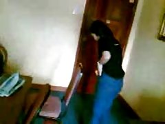 Близо до железопътна две момчета дърпат млада блондинка Sex video bg