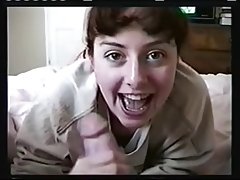 Красива брюнетка ще получи подарък вибратор и член на човек Porno klipove online