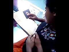 Показа цици на улицата и помылась преди еблей с вдигни художник Balgarski seks