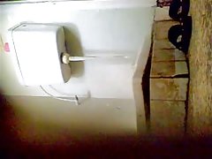 В стая с бели стени и светящимся пол юница ловци на човеци цици аматьорски секс