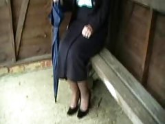 Водопроводчик отишъл до зряла руски домохозяйке и вдул телочке порно телевизии