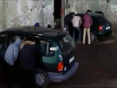 Млада брюнетка усетила член на мега ебаря във всички дырках Porno bylgaria