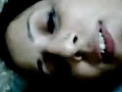 Младата чаровна мацка свали дрехите си и позира гола български секс портал